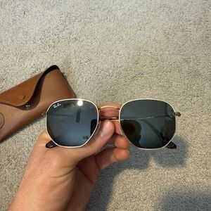 Ray-Ban RB3548N Hexagonal Flat Lenses sunglasses polished gold metal with G-15